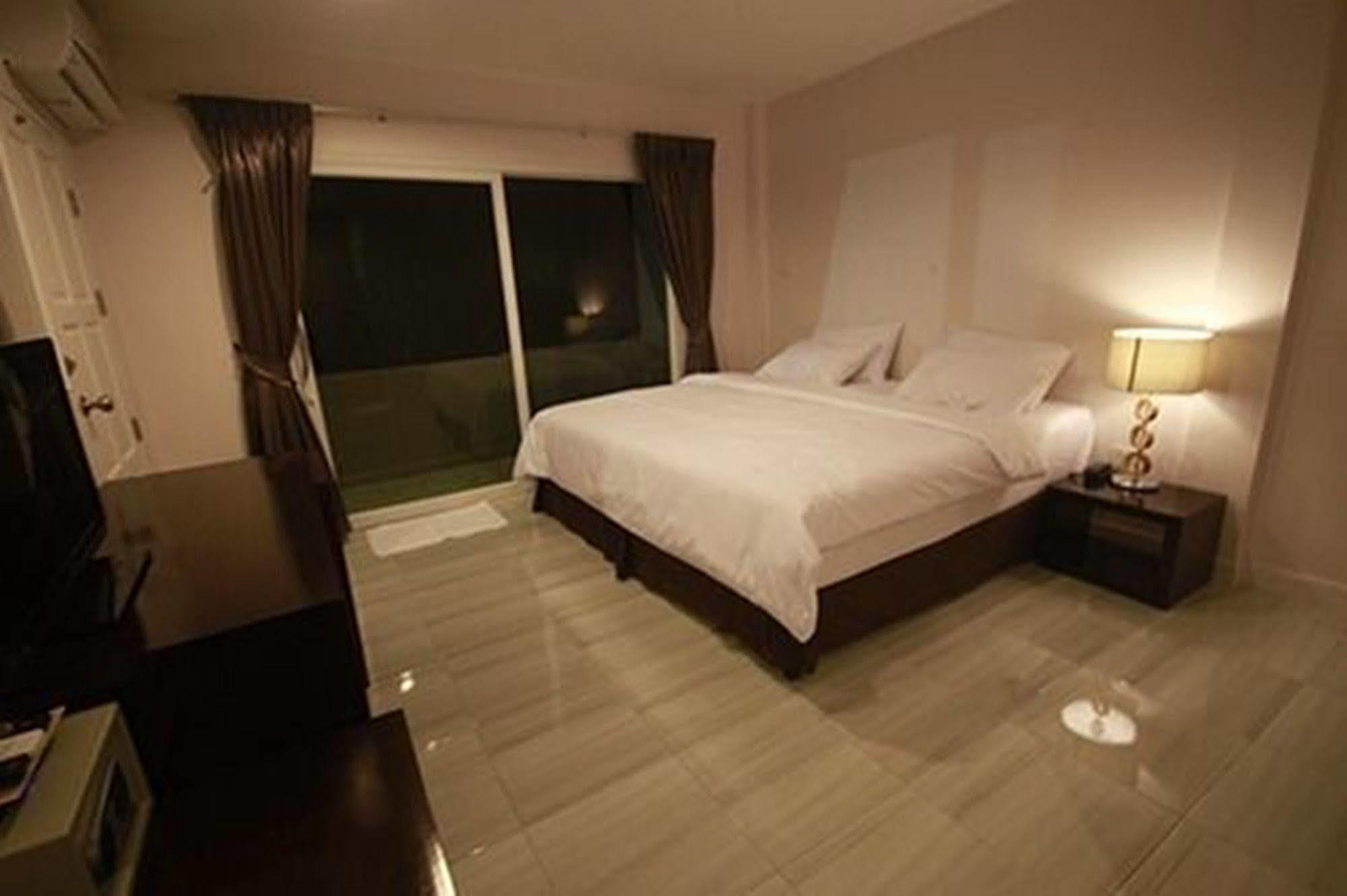 The Farm House Hotel Ranong Exterior photo